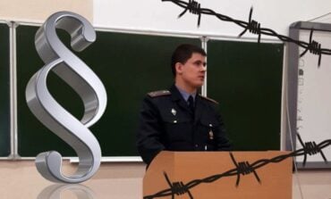 Kruk w klatce. "Fajnie się katowało związanych ludzi? To spróbuj teraz ze mną..."