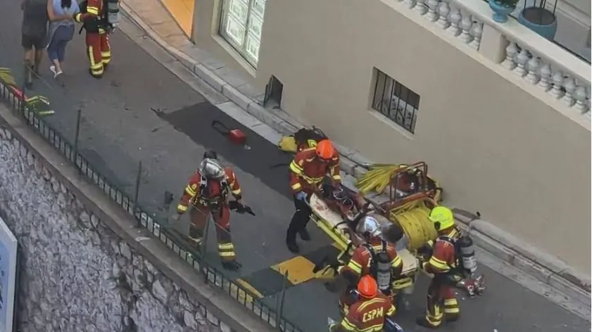 Wybuch przed luksusowym apartamentowcem. W tle ukraińskie służby