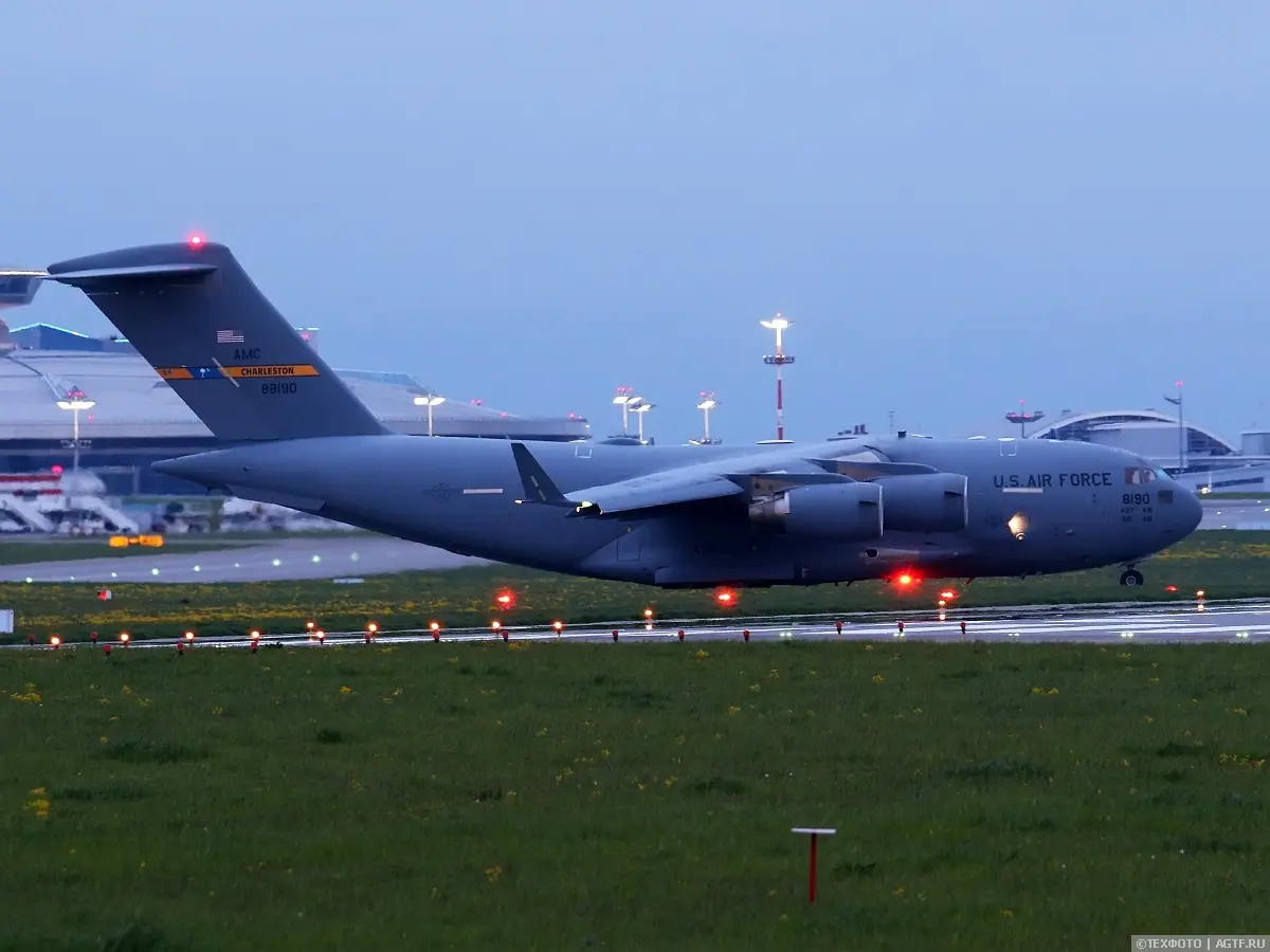 Amerykański kolos w Moskwie! Przyleciał prosto z bazy Air Force One
