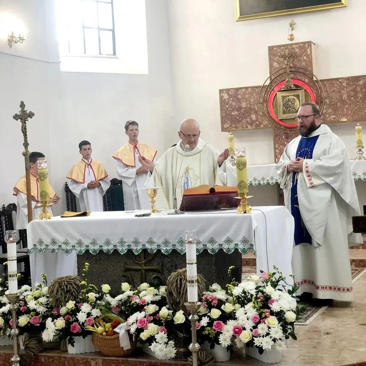 Nie zostawili polskiemu księdzu wyboru. Wierni nie kryją bólu