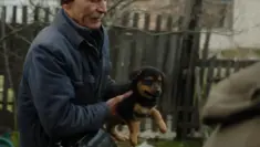 Pojechał ratować zwierzęta z piekła wojny. Nie oszczędzili nawet jego